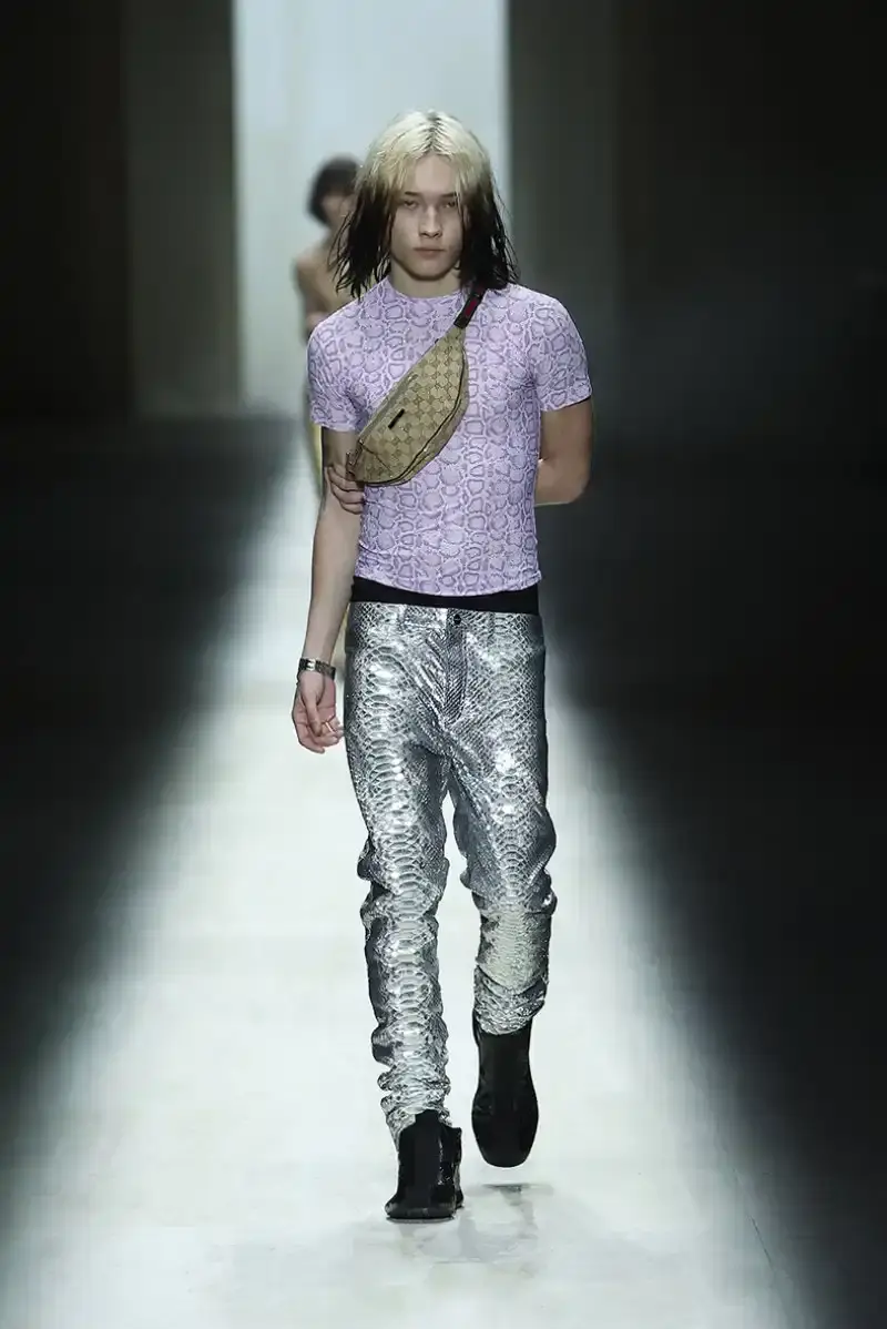 DEMNA'S FIRST GUCCI COLLECTION ARRIVES IN MILAN Demna Gvasalia's first Gucci collection runway show in Milan, featuring seamless garments, tracksuits, and the Manhattan sneaker. (image 24 of 32)
