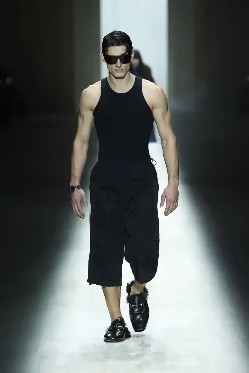 DEMNA'S FIRST GUCCI COLLECTION ARRIVES IN MILAN Demna Gvasalia's first Gucci collection runway show in Milan, featuring seamless garments, tracksuits, and the Manhattan sneaker. (image 19 of 32)