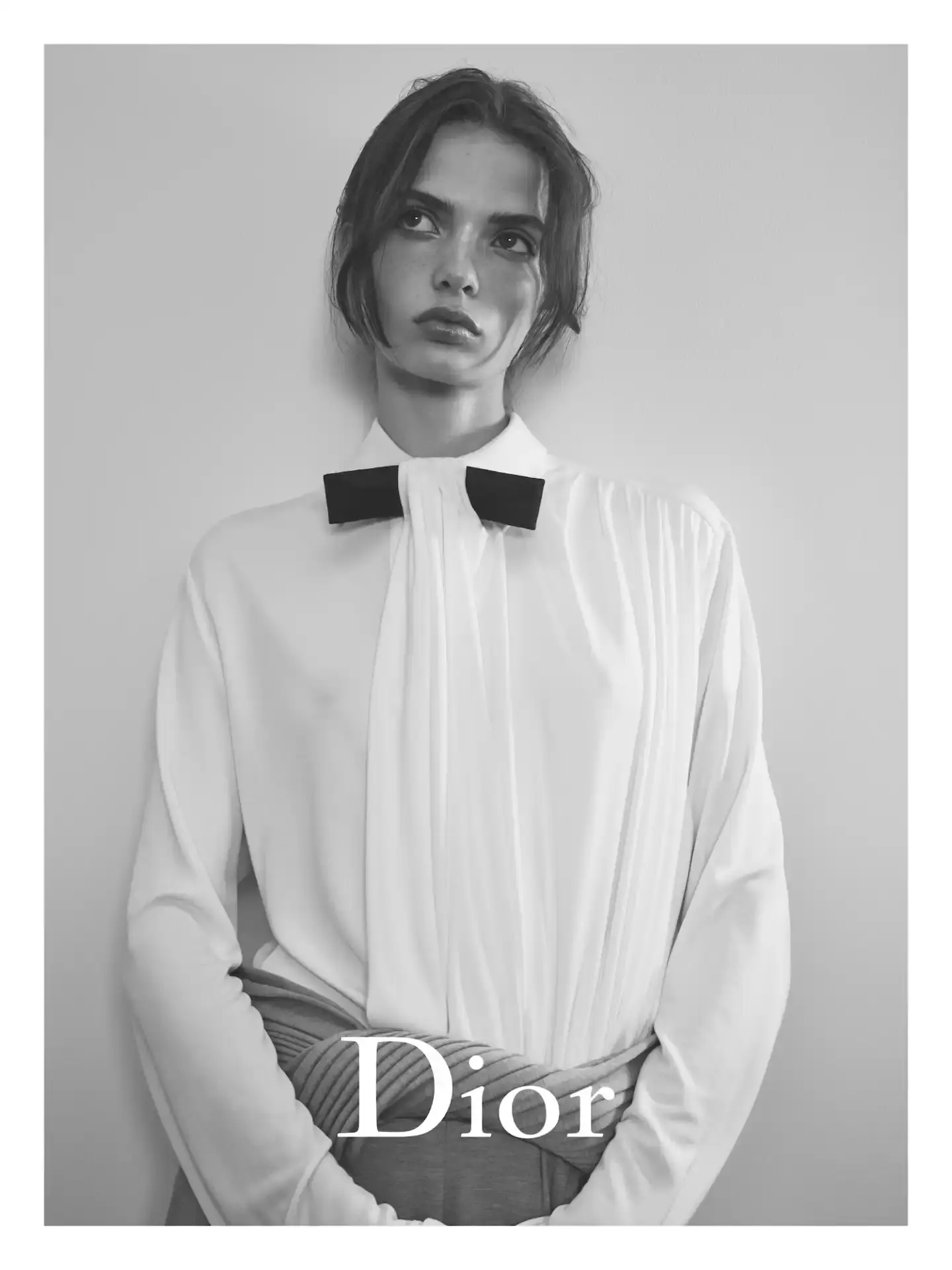 DIOR SPRING SUMMER 2026 CAMPAIGN PHOTOGRAPHED BY DAVID SIMS Black and white photographs show models in Dior's Spring Summer 2026 collection, wearing structured silhouettes and carrying updated versions of signature bags. (image 2 of 7)