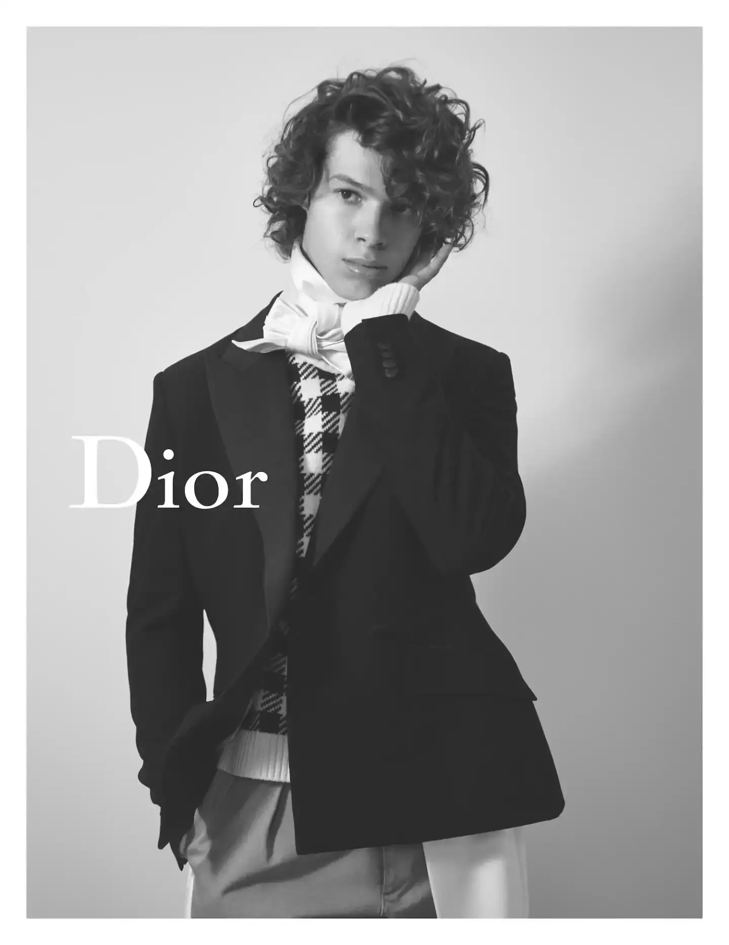 DIOR SPRING SUMMER 2026 CAMPAIGN PHOTOGRAPHED BY DAVID SIMS Black and white photographs show models in Dior's Spring Summer 2026 collection, wearing structured silhouettes and carrying updated versions of signature bags. (image 7 of 7)