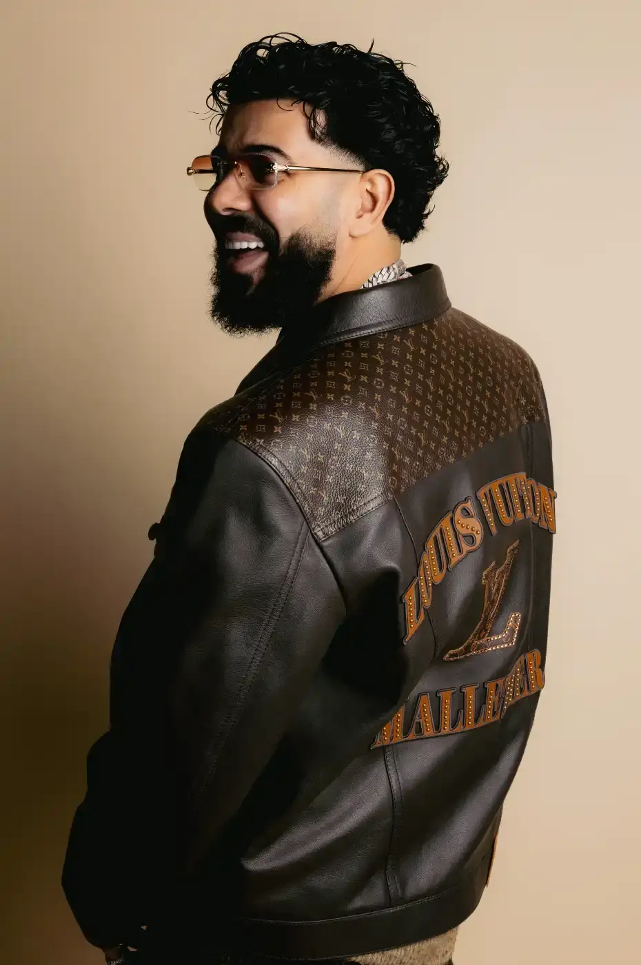 Urban artist Dystinct announces Milan concert date for November 2025 as part of his Bababa World Tour, featuring his blend of cultures and languages.