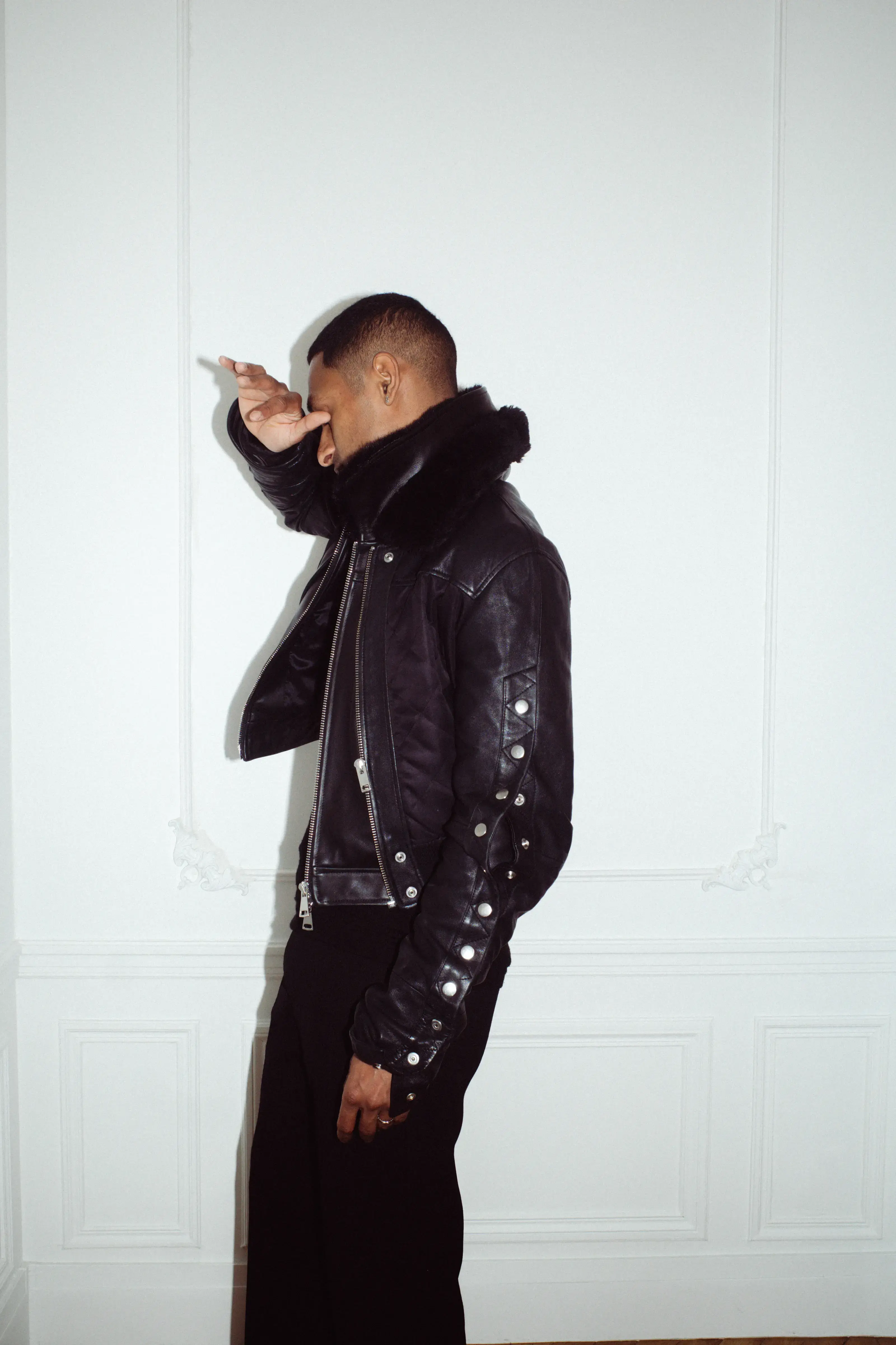 FROM YOUTUBE TO DJ AND PRODUCER: THE EVOLUTION OF ICYKOF icykof shoot & interview in Paris with casawi magazine, wearing leather jacket and On running beanie. photography by Lorenzo Bonanni