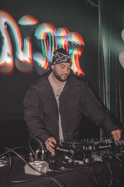 Gianni Carter playing music