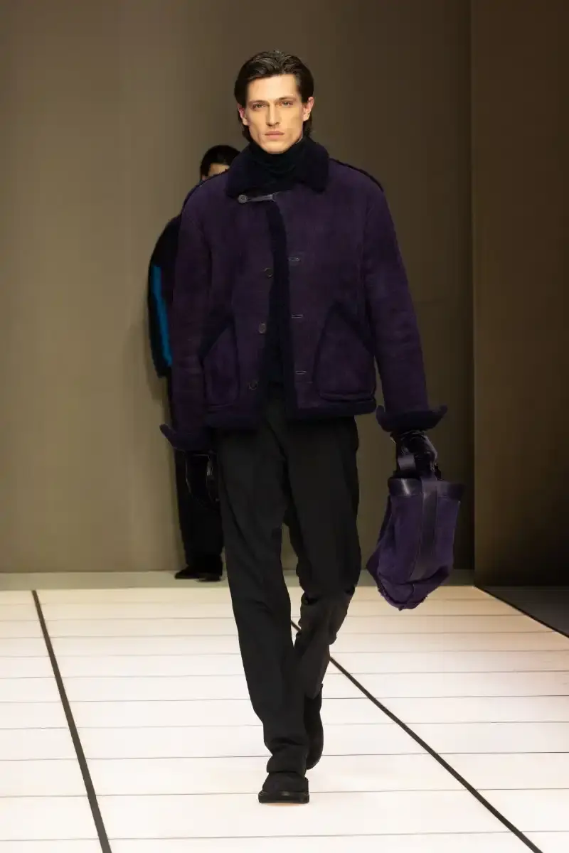GIORGIO ARMANI FALL/WINTER 2026 COLLECTION Giorgio Armani Fall/Winter 2026 collection debut by Leo Dell'Orco at Milan Fashion Week features iridescent colors and fluid silhouettes. (image 3 of 34)