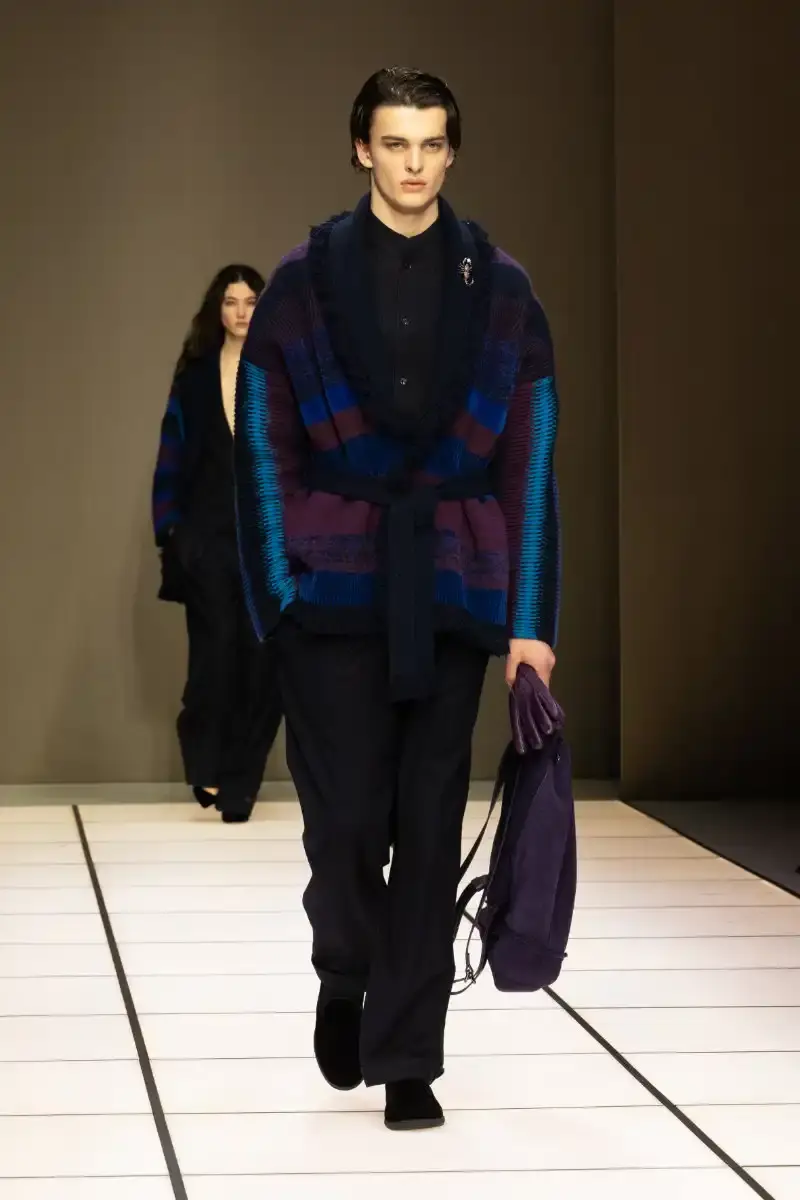 GIORGIO ARMANI FALL/WINTER 2026 COLLECTION Giorgio Armani Fall/Winter 2026 collection debut by Leo Dell'Orco at Milan Fashion Week features iridescent colors and fluid silhouettes. (image 4 of 34)