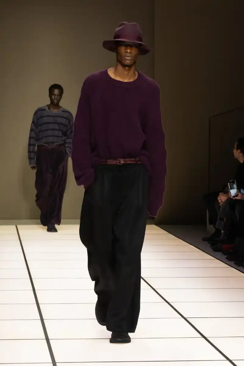 GIORGIO ARMANI FALL/WINTER 2026 COLLECTION Giorgio Armani Fall/Winter 2026 collection debut by Leo Dell'Orco at Milan Fashion Week features iridescent colors and fluid silhouettes. (image 5 of 34)