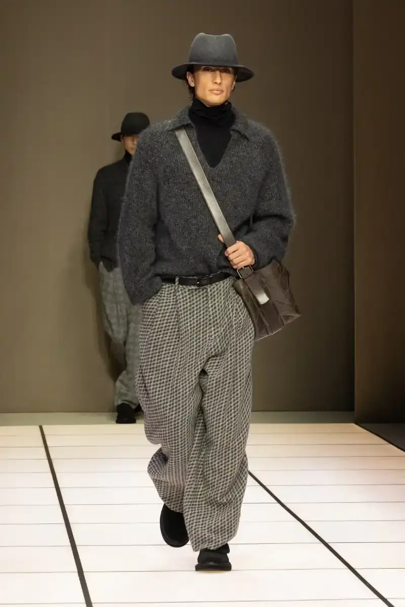 GIORGIO ARMANI FALL/WINTER 2026 COLLECTION Giorgio Armani Fall/Winter 2026 collection debut by Leo Dell'Orco at Milan Fashion Week features iridescent colors and fluid silhouettes. (image 20 of 34)