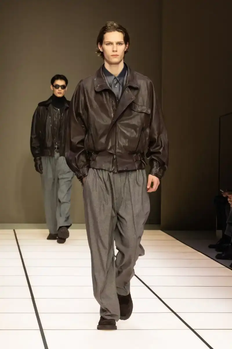 GIORGIO ARMANI FALL/WINTER 2026 COLLECTION Giorgio Armani Fall/Winter 2026 collection debut by Leo Dell'Orco at Milan Fashion Week features iridescent colors and fluid silhouettes. (image 32 of 34)