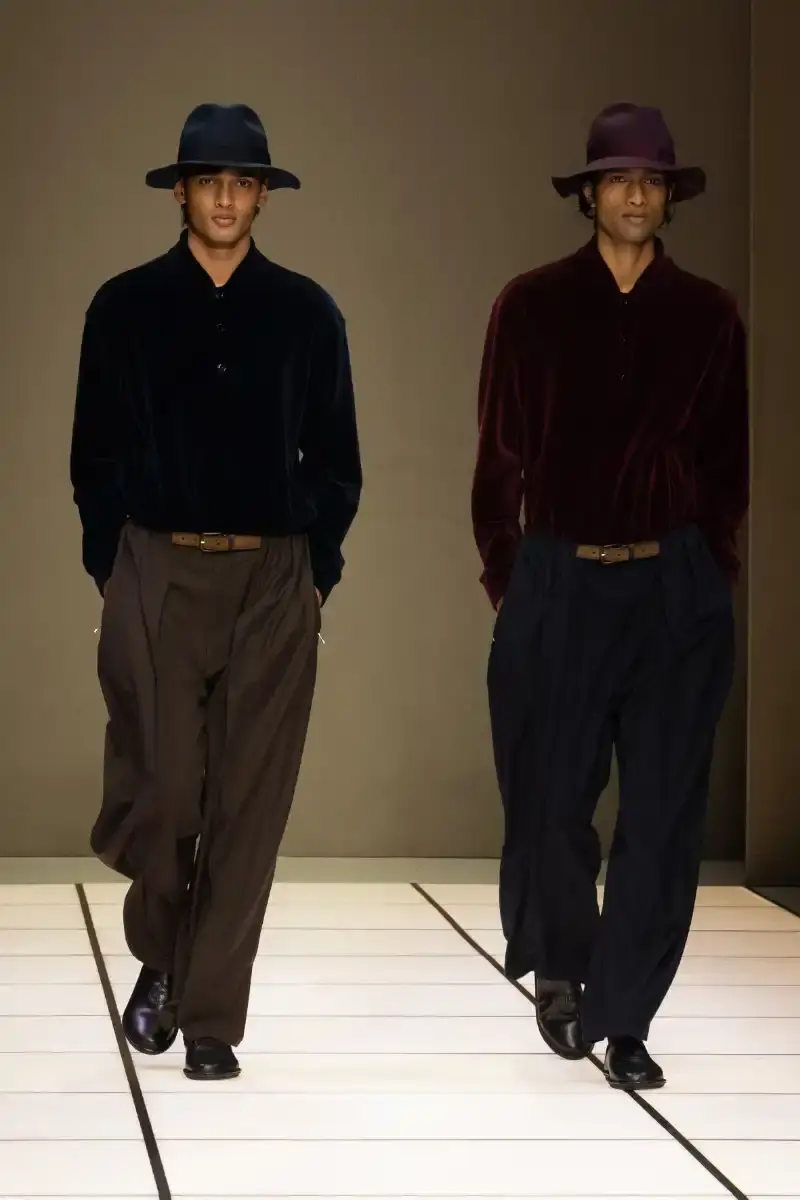 GIORGIO ARMANI FALL/WINTER 2026 COLLECTION Giorgio Armani Fall/Winter 2026 collection debut by Leo Dell'Orco at Milan Fashion Week features iridescent colors and fluid silhouettes. (image 8 of 34)
