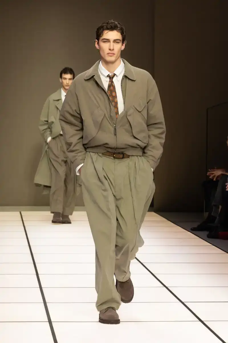 GIORGIO ARMANI FALL/WINTER 2026 COLLECTION Giorgio Armani Fall/Winter 2026 collection debut by Leo Dell'Orco at Milan Fashion Week features iridescent colors and fluid silhouettes. (image 25 of 34)