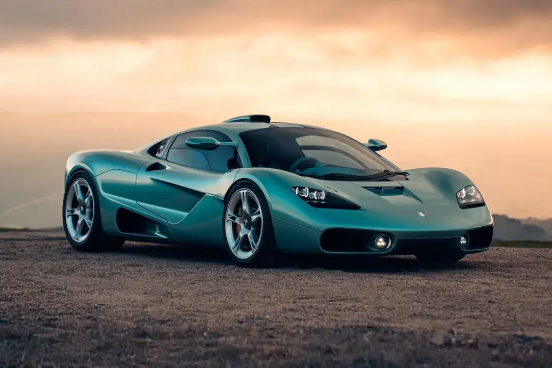 GORDON MURRAY S1 REVIVES PURE V12 MANUAL DRIVING image overview of the new Gordon Murray S1 supercar, detailing engine specs, manual transmission, chassis changes, and production numbers.