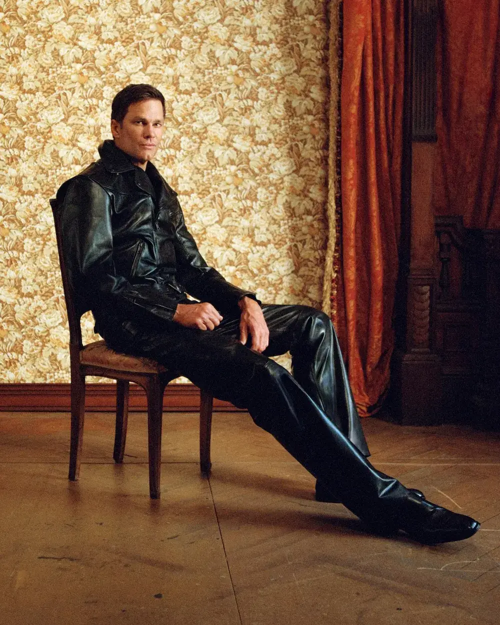 GUCCI SPRING CAMPAIGN FEATURES KATE MOSS & MORE Image and video assets showcase model Kate Moss and global ambassadors in portrait photography and dance scenes for the Gucci Spring collection. (image 8 of 10)