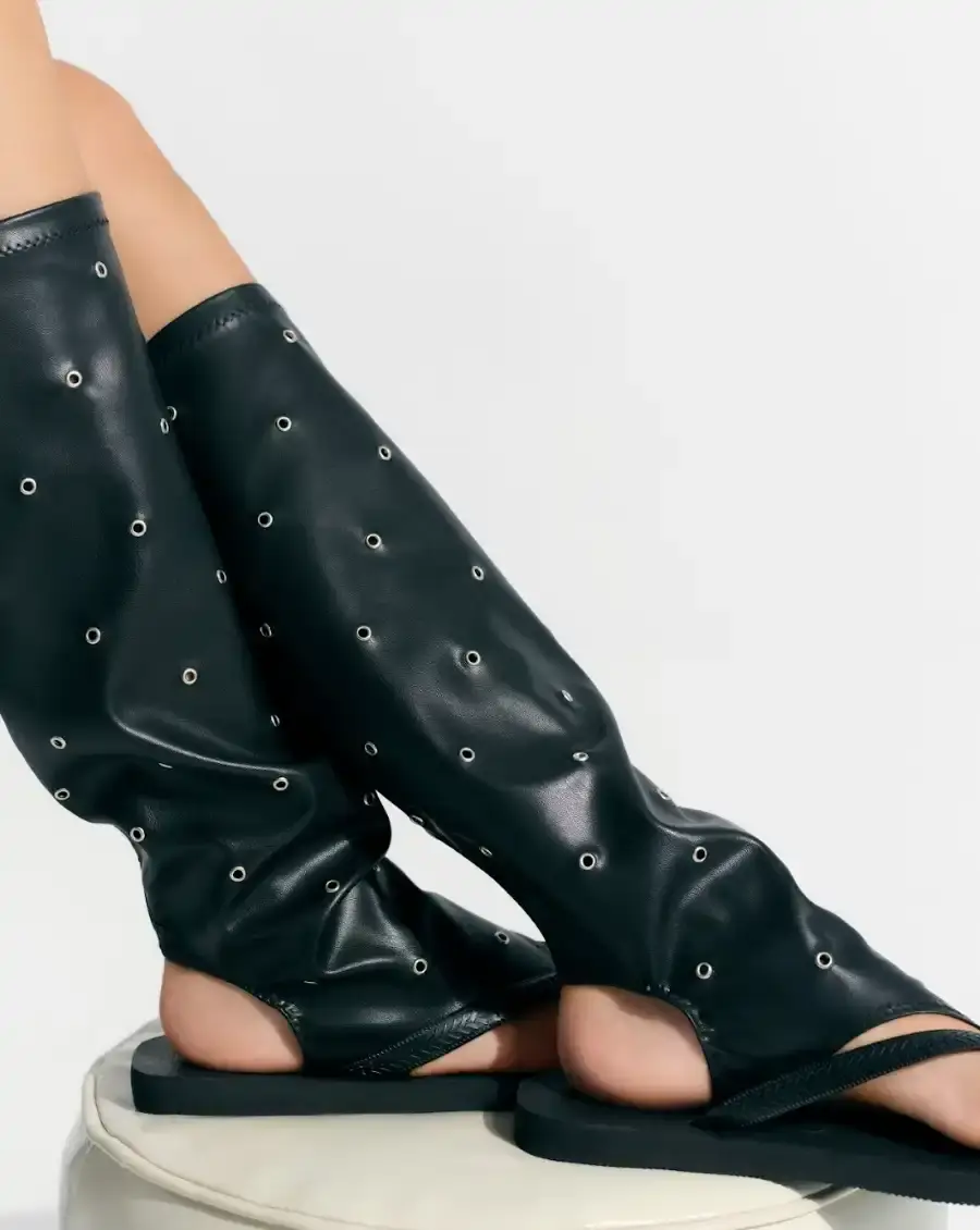 HAVAIANAS X GIMAGUAS ADD LEATHER LEG WARMERS TO FLIP FLOPS Havaianas collaborates with Gimaguas to create flip flops with detachable leather leg warmers, available December 4 for €150 at select stores. (image 4 of 5)