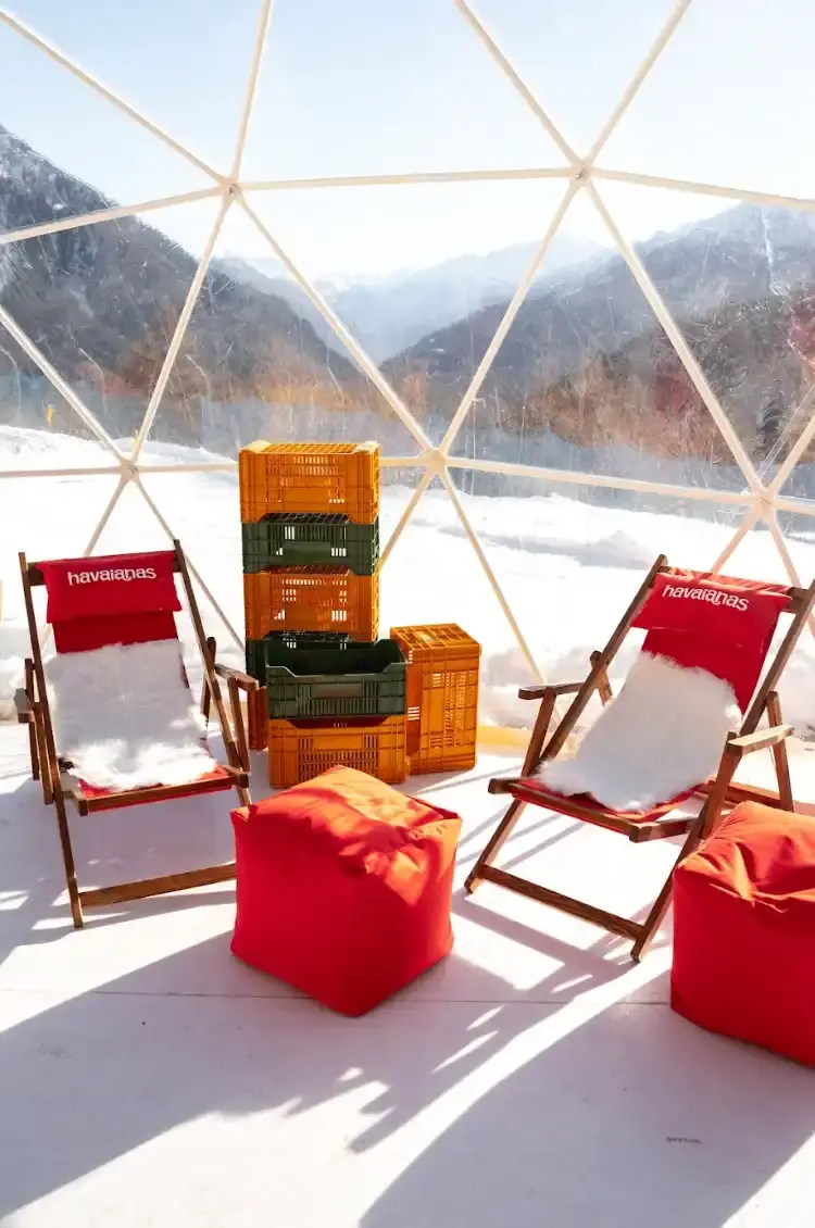 HAVAIANAS TAKES WINTER CAMPAIGN TO MONT BLANC Havaianas organized a two-day winter marketing event at Mont Blanc in December 2025, featuring content creators, branded installations, and product customization stations at Courmayeur's après-ski venues. (image 6 of 6)