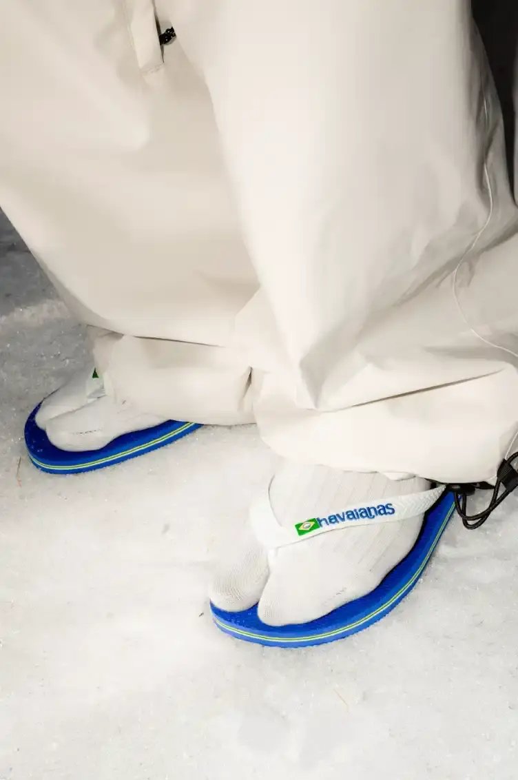 HAVAIANAS TAKES WINTER CAMPAIGN TO MONT BLANC Havaianas organized a two-day winter marketing event at Mont Blanc in December 2025, featuring content creators, branded installations, and product customization stations at Courmayeur's après-ski venues. (image 5 of 6)
