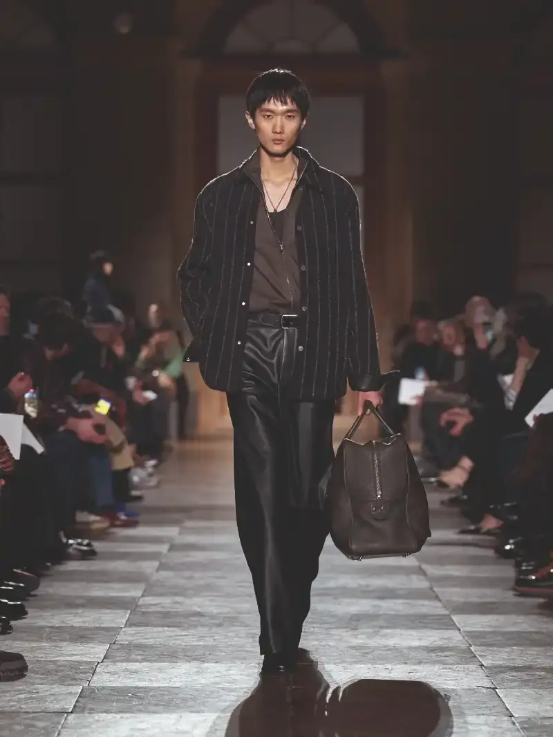 HERMÈS MENSWEAR FW26 COLLECTION Article about Hermès Fall Winter 2026 menswear collection designed by Véronique Nichanian. The collection emphasizes clean construction, quality fabrics, and interior garment finishing. Color palette ranges from hemp and lichen to saffron and midnight blue. The design philosophy focuses on timeless pieces and precise craftsmanship. (image 49 of 58)