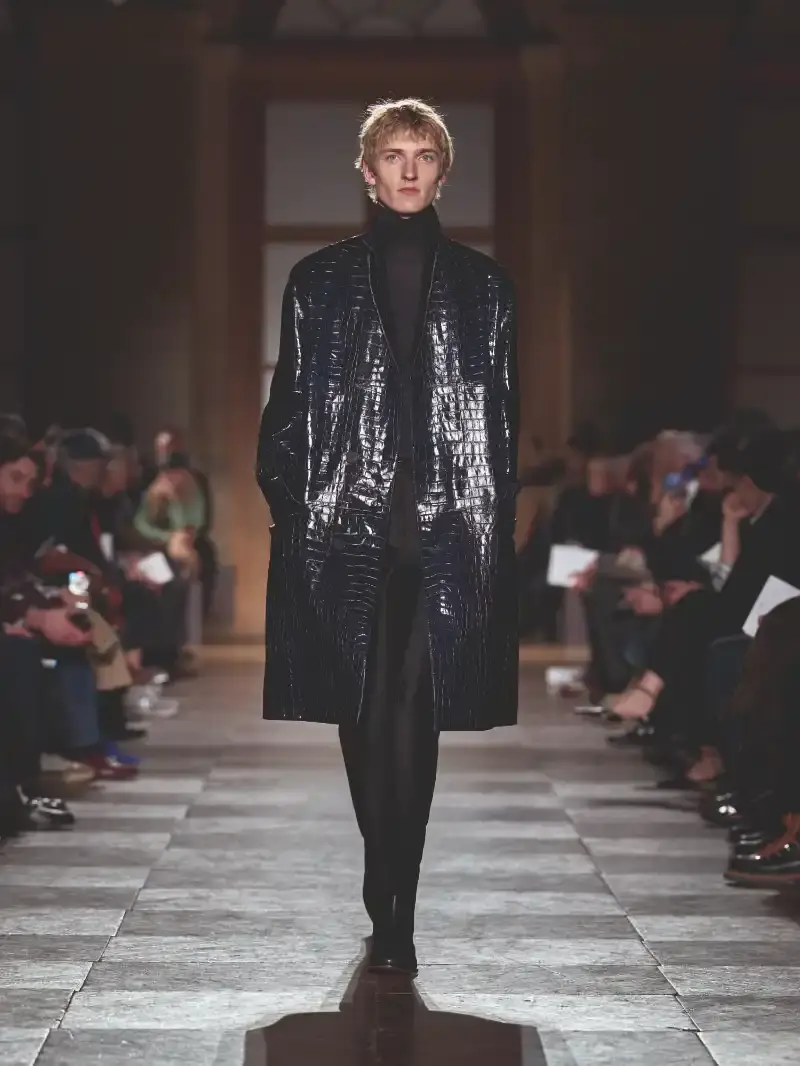 HERMÈS MENSWEAR FW26 COLLECTION Article about Hermès Fall Winter 2026 menswear collection designed by Véronique Nichanian. The collection emphasizes clean construction, quality fabrics, and interior garment finishing. Color palette ranges from hemp and lichen to saffron and midnight blue. The design philosophy focuses on timeless pieces and precise craftsmanship.