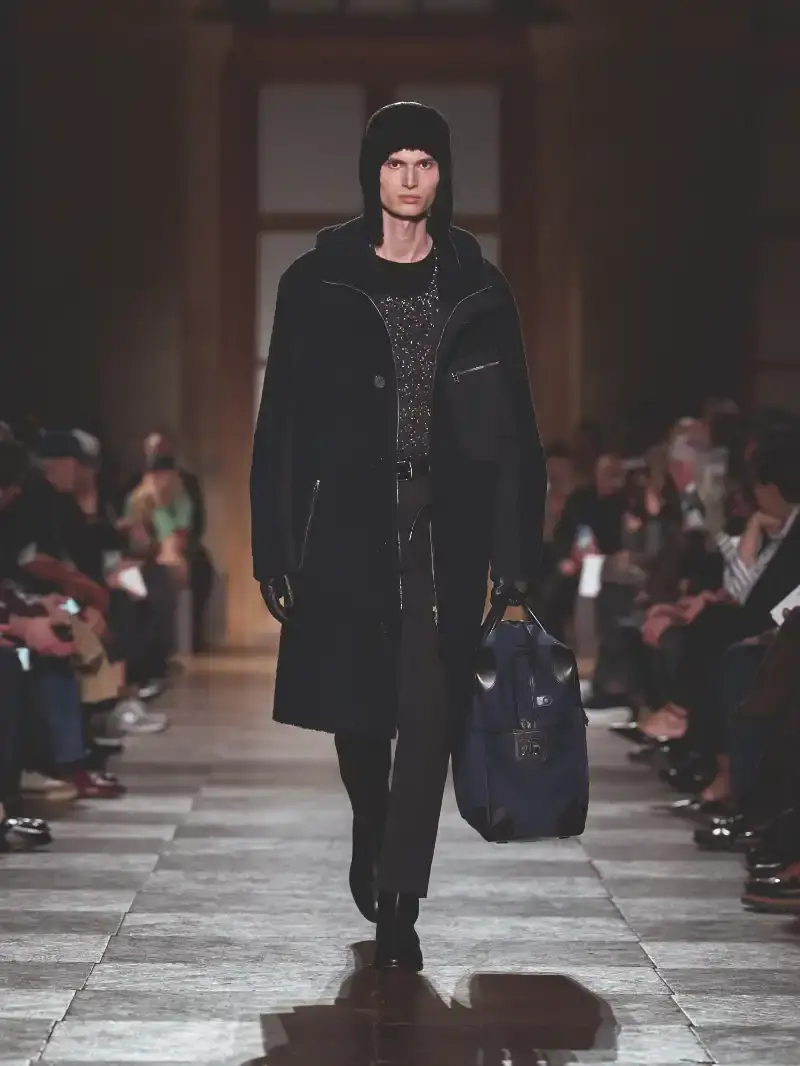 HERMÈS MENSWEAR FW26 COLLECTION Article about Hermès Fall Winter 2026 menswear collection designed by Véronique Nichanian. The collection emphasizes clean construction, quality fabrics, and interior garment finishing. Color palette ranges from hemp and lichen to saffron and midnight blue. The design philosophy focuses on timeless pieces and precise craftsmanship. (image 39 of 58)