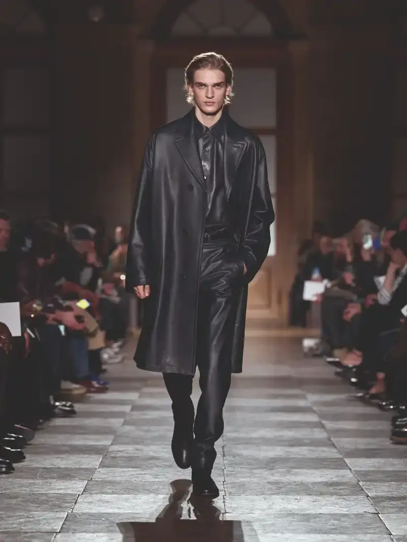 HERMÈS MENSWEAR FW26 COLLECTION Article about Hermès Fall Winter 2026 menswear collection designed by Véronique Nichanian. The collection emphasizes clean construction, quality fabrics, and interior garment finishing. Color palette ranges from hemp and lichen to saffron and midnight blue. The design philosophy focuses on timeless pieces and precise craftsmanship. (image 44 of 58)