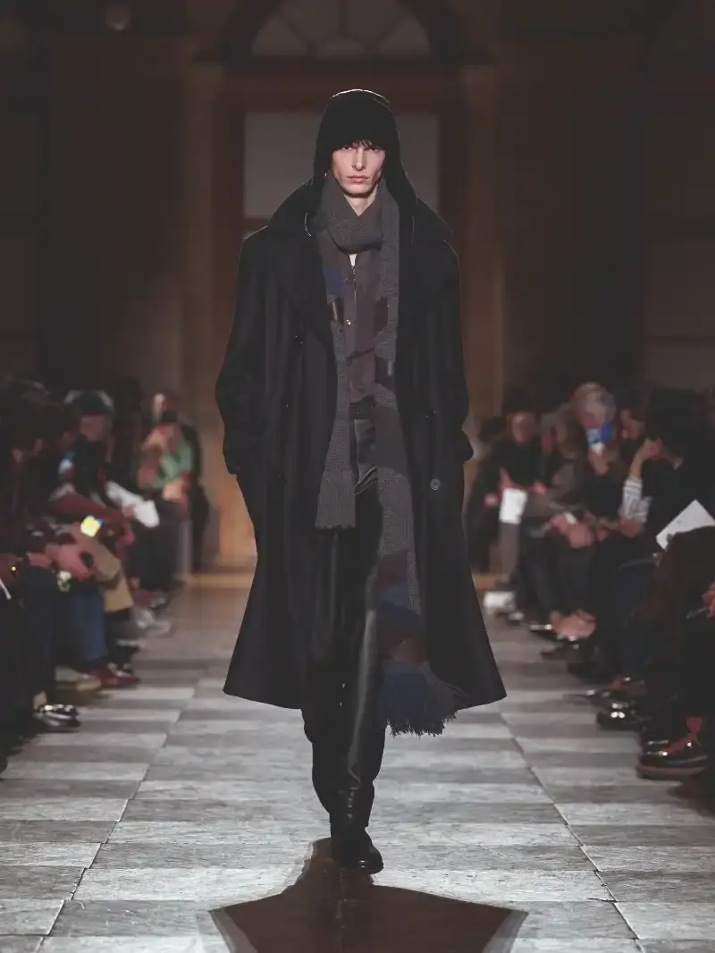 HERMÈS MENSWEAR FW26 COLLECTION Article about Hermès Fall Winter 2026 menswear collection designed by Véronique Nichanian. The collection emphasizes clean construction, quality fabrics, and interior garment finishing. Color palette ranges from hemp and lichen to saffron and midnight blue. The design philosophy focuses on timeless pieces and precise craftsmanship. (image 30 of 58)