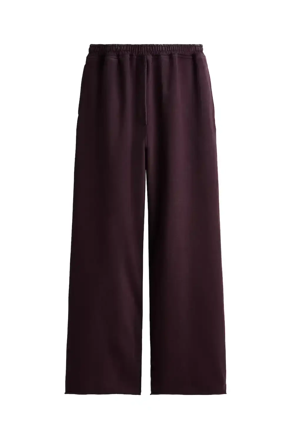 H&M STUDIO GOES ECCENTRIC FOR SPRING 2026 H&M Studio presents a spring/summer 2026 collection focused on individuality through asymmetric designs, contrasting colors, and adaptable pieces that challenge traditional fashion codes. (image 13 of 42)
