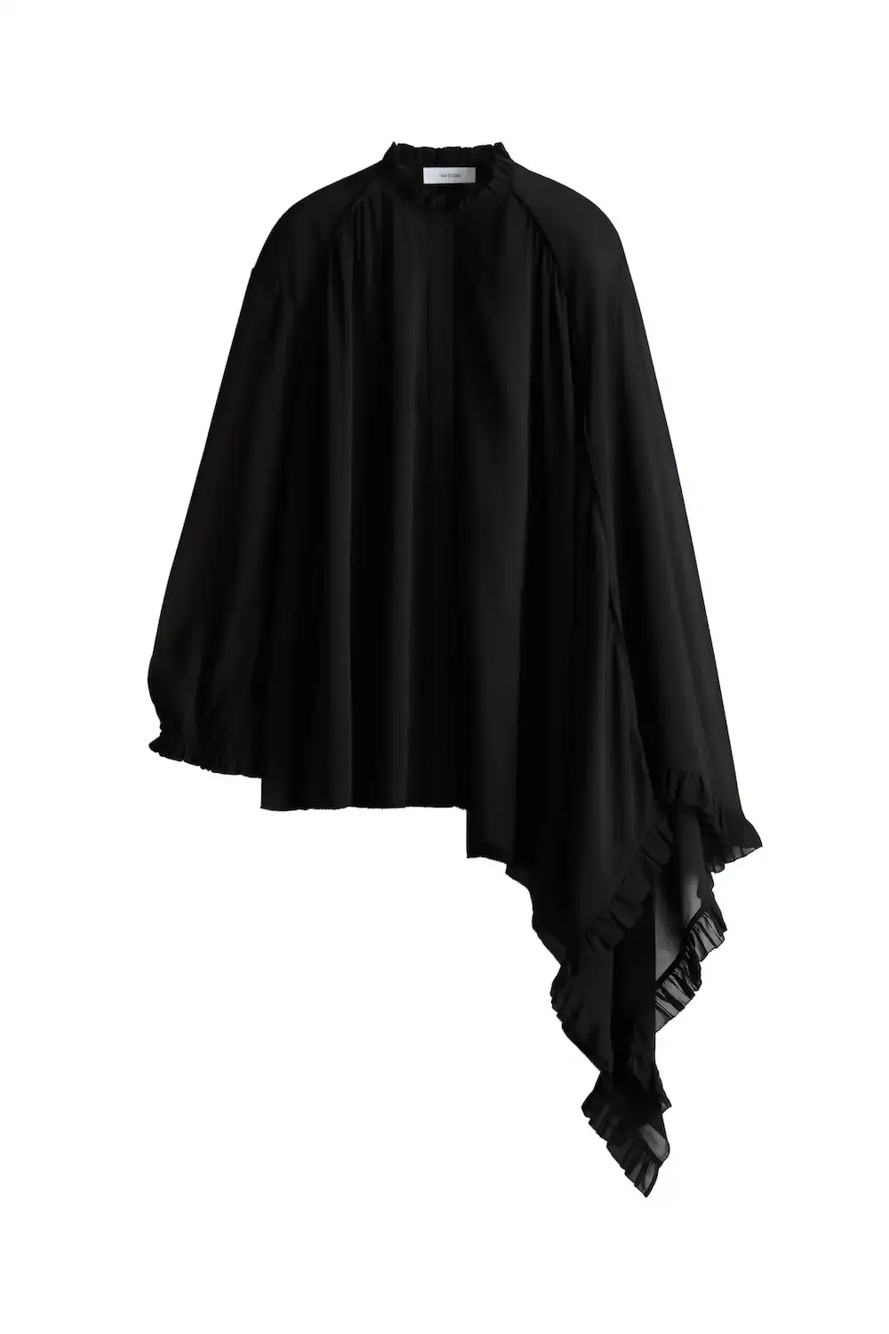 H&M STUDIO GOES ECCENTRIC FOR SPRING 2026 H&M Studio presents a spring/summer 2026 collection focused on individuality through asymmetric designs, contrasting colors, and adaptable pieces that challenge traditional fashion codes. (image 17 of 42)