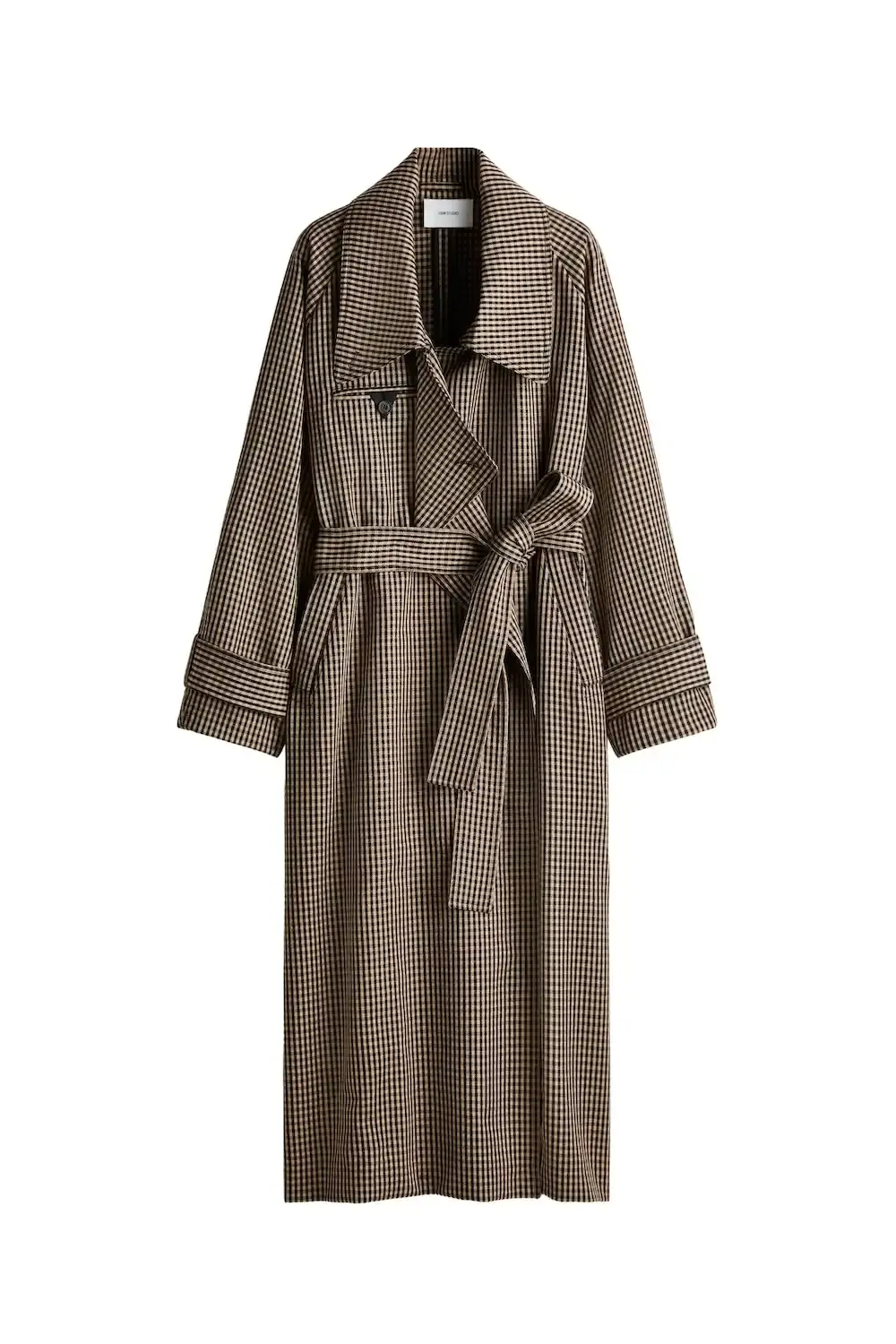 H&M STUDIO GOES ECCENTRIC FOR SPRING 2026 H&M Studio presents a spring/summer 2026 collection focused on individuality through asymmetric designs, contrasting colors, and adaptable pieces that challenge traditional fashion codes. (image 1 of 42)