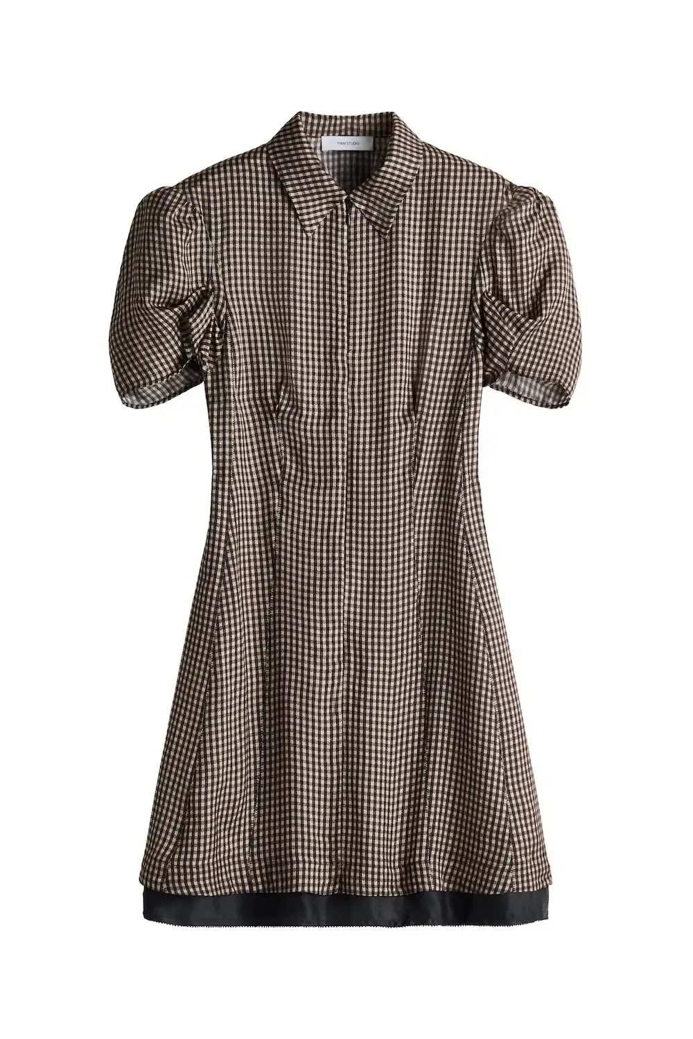 H&M STUDIO GOES ECCENTRIC FOR SPRING 2026 H&M Studio presents a spring/summer 2026 collection focused on individuality through asymmetric designs, contrasting colors, and adaptable pieces that challenge traditional fashion codes. (image 30 of 42)