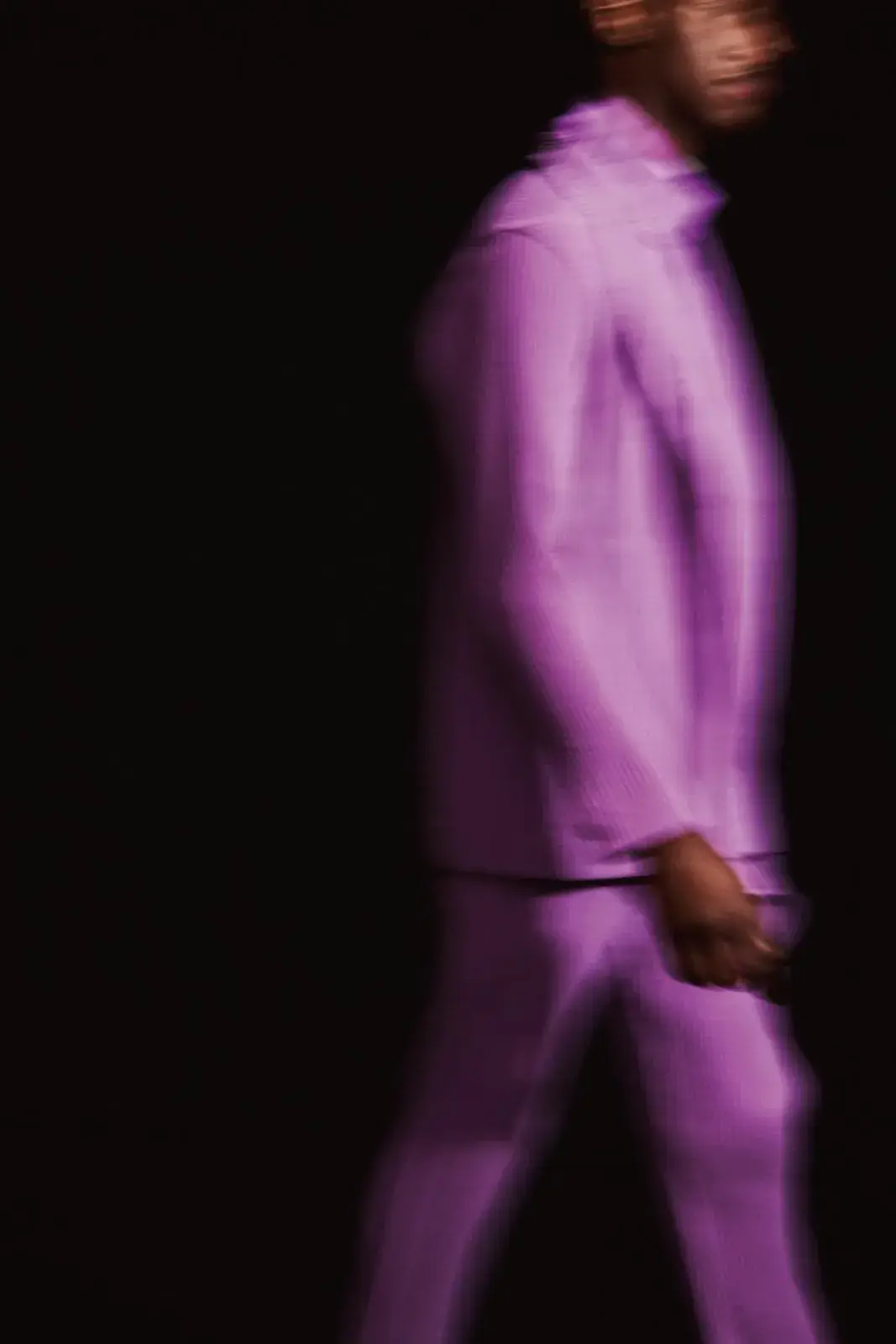 HOMME PLISSÉ ISSEY MIYAKE AUTUMN COLLECTION A short summary detailing the visual elements, colors, and textile techniques used in the new Homme Plisse Issey Miyake menswear collection. (image 4 of 12)