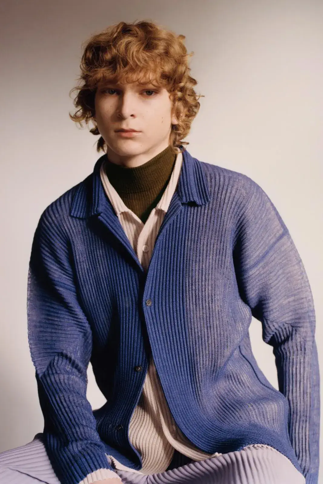 HOMME PLISSÉ ISSEY MIYAKE AUTUMN COLLECTION A short summary detailing the visual elements, colors, and textile techniques used in the new Homme Plisse Issey Miyake menswear collection.