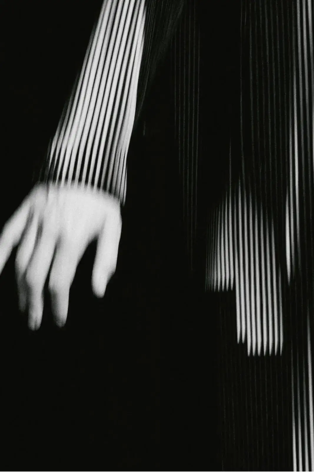 HOMME PLISSÉ ISSEY MIYAKE AUTUMN COLLECTION A short summary detailing the visual elements, colors, and textile techniques used in the new Homme Plisse Issey Miyake menswear collection. (image 10 of 12)