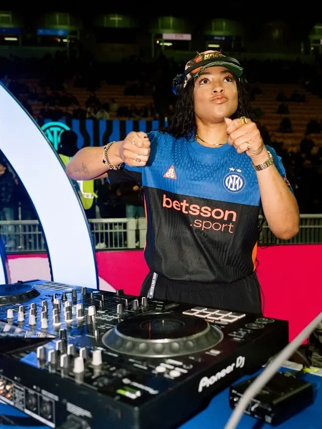 HONEYLUV ON HOUSE MUSIC AT THE INTER MILAN MATCH image about DJ HoneyLuv at the Inter Milan match in Milano discussing her career and new single. (image 2 of 6)