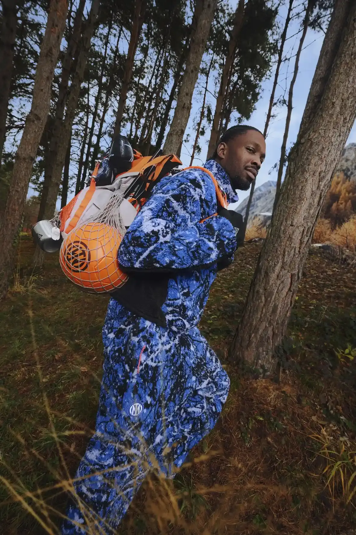 INTER X NIKE ACG: FOOTBALL MEETS MOUNTAIN GEAR FC Internazionale Milano and Nike ACG launch their first collaboration featuring a fourth kit with snakeskin texture and mountain-inspired design elements, plus a full apparel collection for football and outdoor activities.