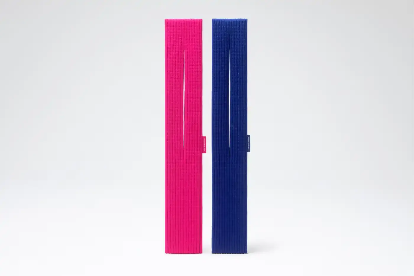ISSEY MIYAKE AND APPLE LAUNCH IPHONE POCKET A 3D-knitted textile iPhone holder in a rectangular shape with ribbed pleated structure, available with short wrist strap or long crossbody strap in multiple colors, designed by Issey Miyake and Apple. (image 10 of 12)