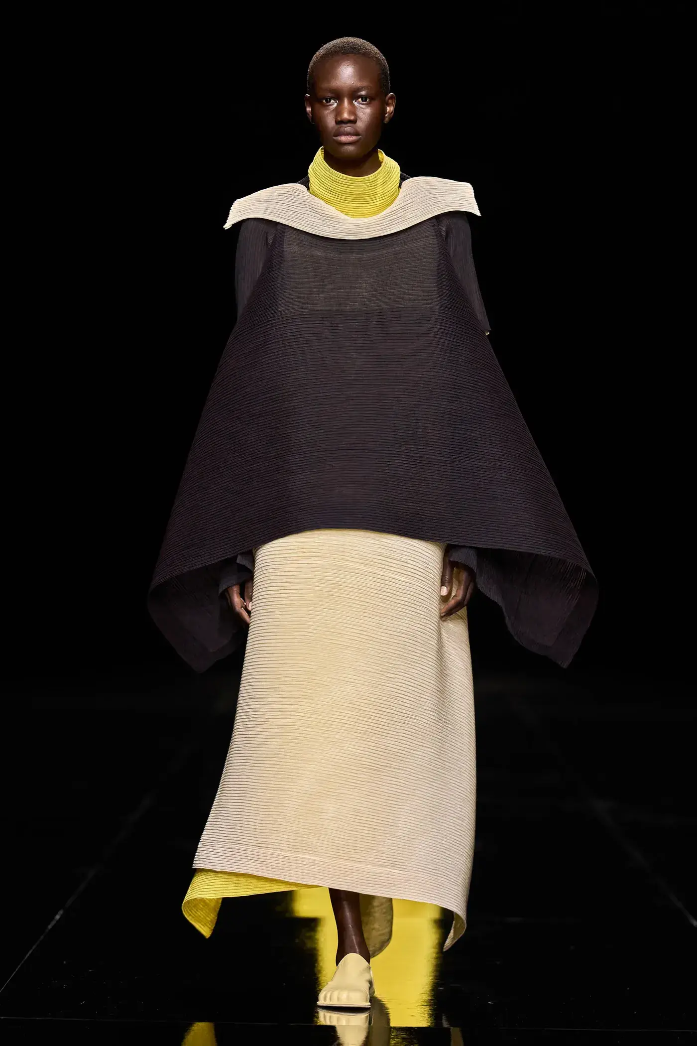 ISSEY MIYAKE SPRING SUMMER 2027 image detailing the Issey Miyake Spring Summer 2027 fashion show in Paris. (image 19 of 24)