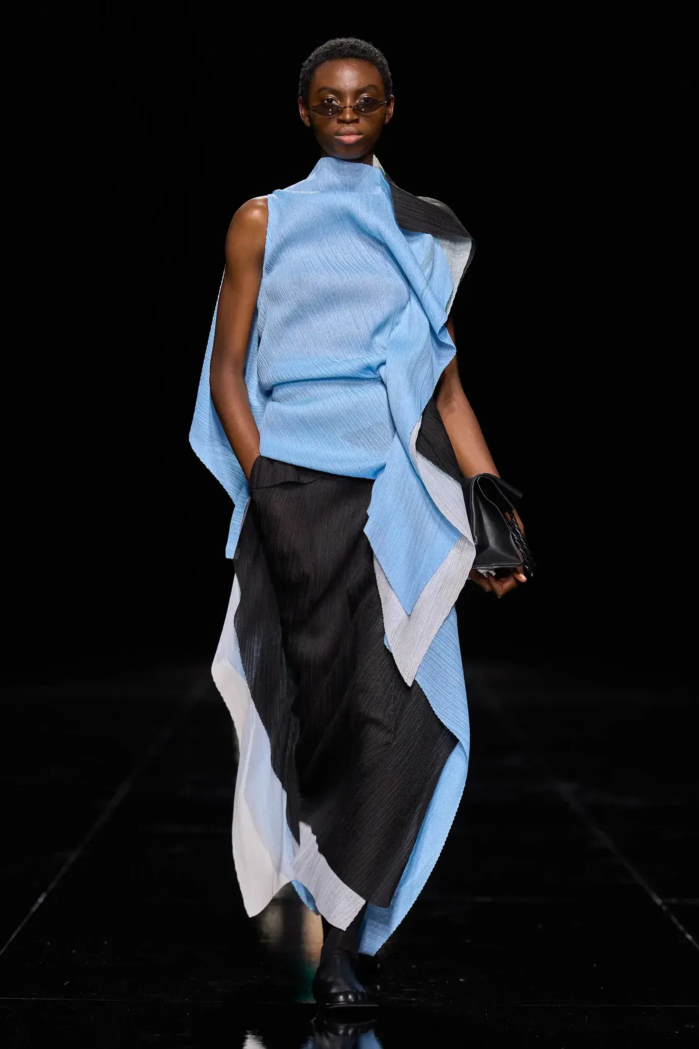 ISSEY MIYAKE SPRING SUMMER 2027 image detailing the Issey Miyake Spring Summer 2027 fashion show in Paris. (image 18 of 24)