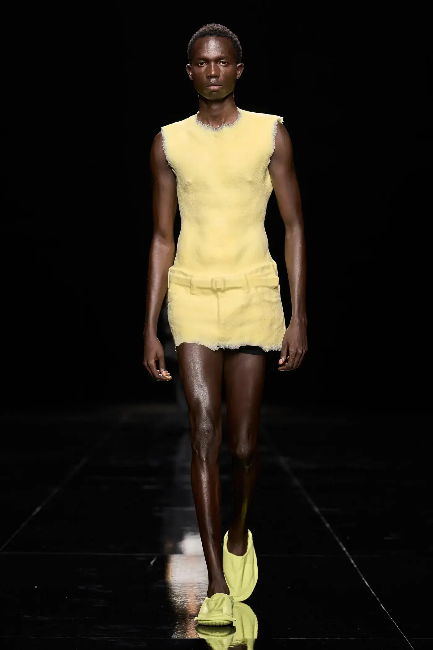 ISSEY MIYAKE SPRING SUMMER 2027 image detailing the Issey Miyake Spring Summer 2027 fashion show in Paris. (image 4 of 24)