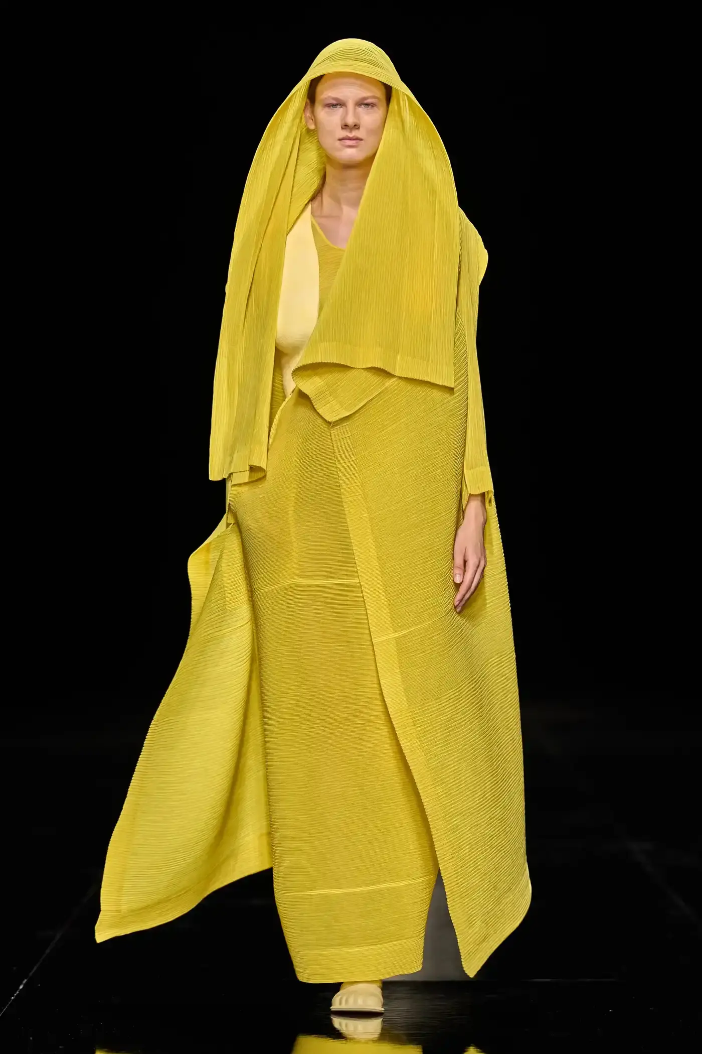 ISSEY MIYAKE SPRING SUMMER 2027 image detailing the Issey Miyake Spring Summer 2027 fashion show in Paris. (image 20 of 24)