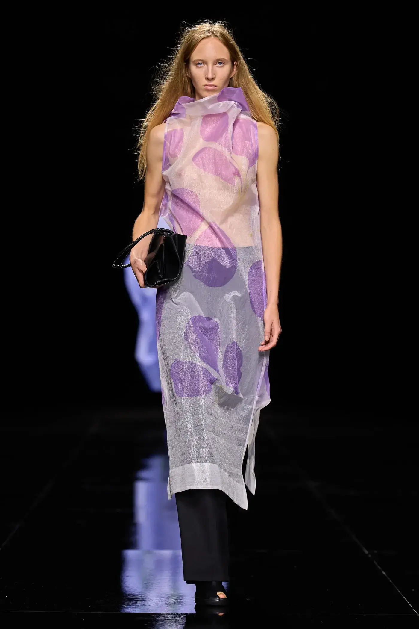 ISSEY MIYAKE SPRING SUMMER 2027 image detailing the Issey Miyake Spring Summer 2027 fashion show in Paris. (image 21 of 24)
