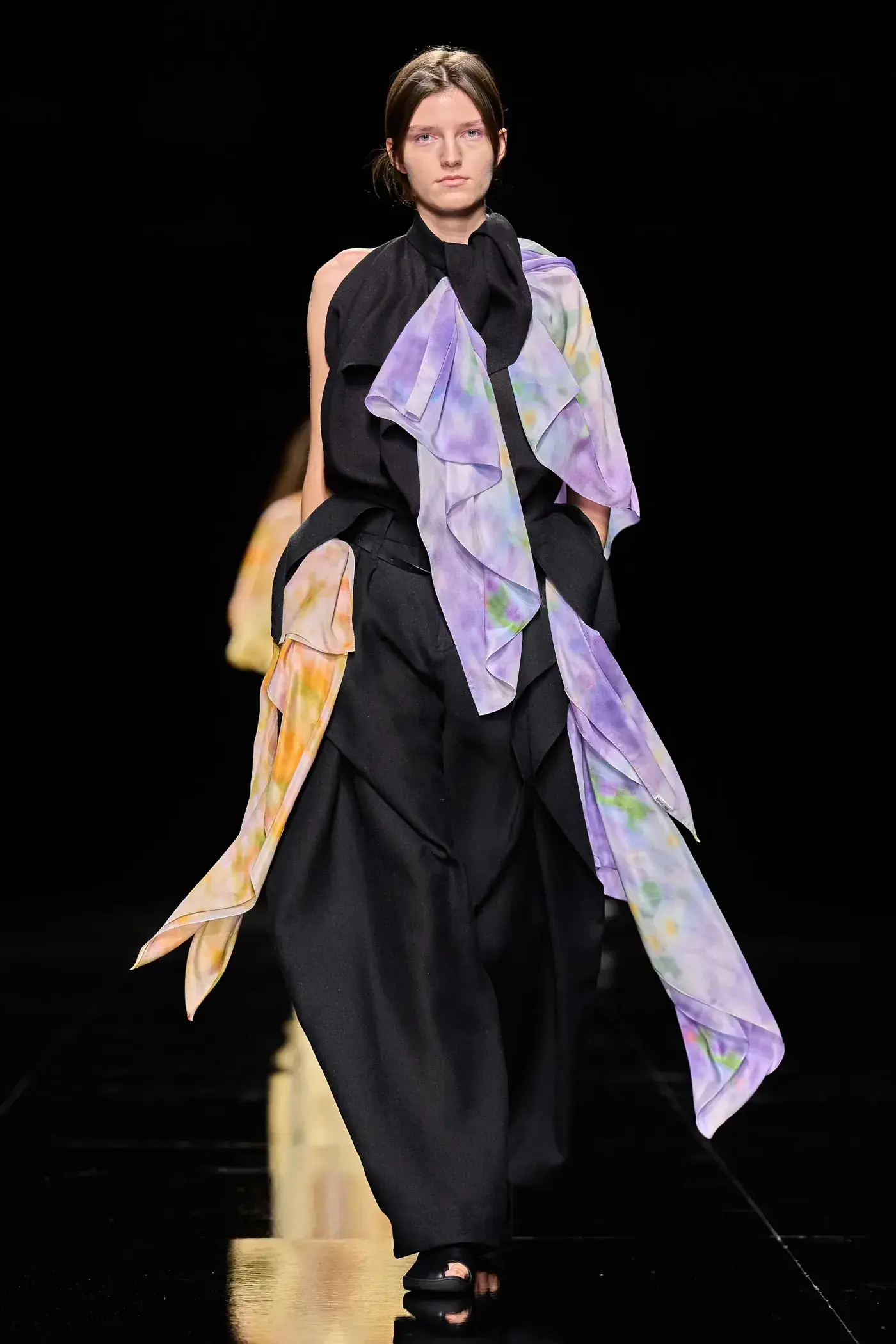 ISSEY MIYAKE SPRING SUMMER 2027 image detailing the Issey Miyake Spring Summer 2027 fashion show in Paris. (image 15 of 24)