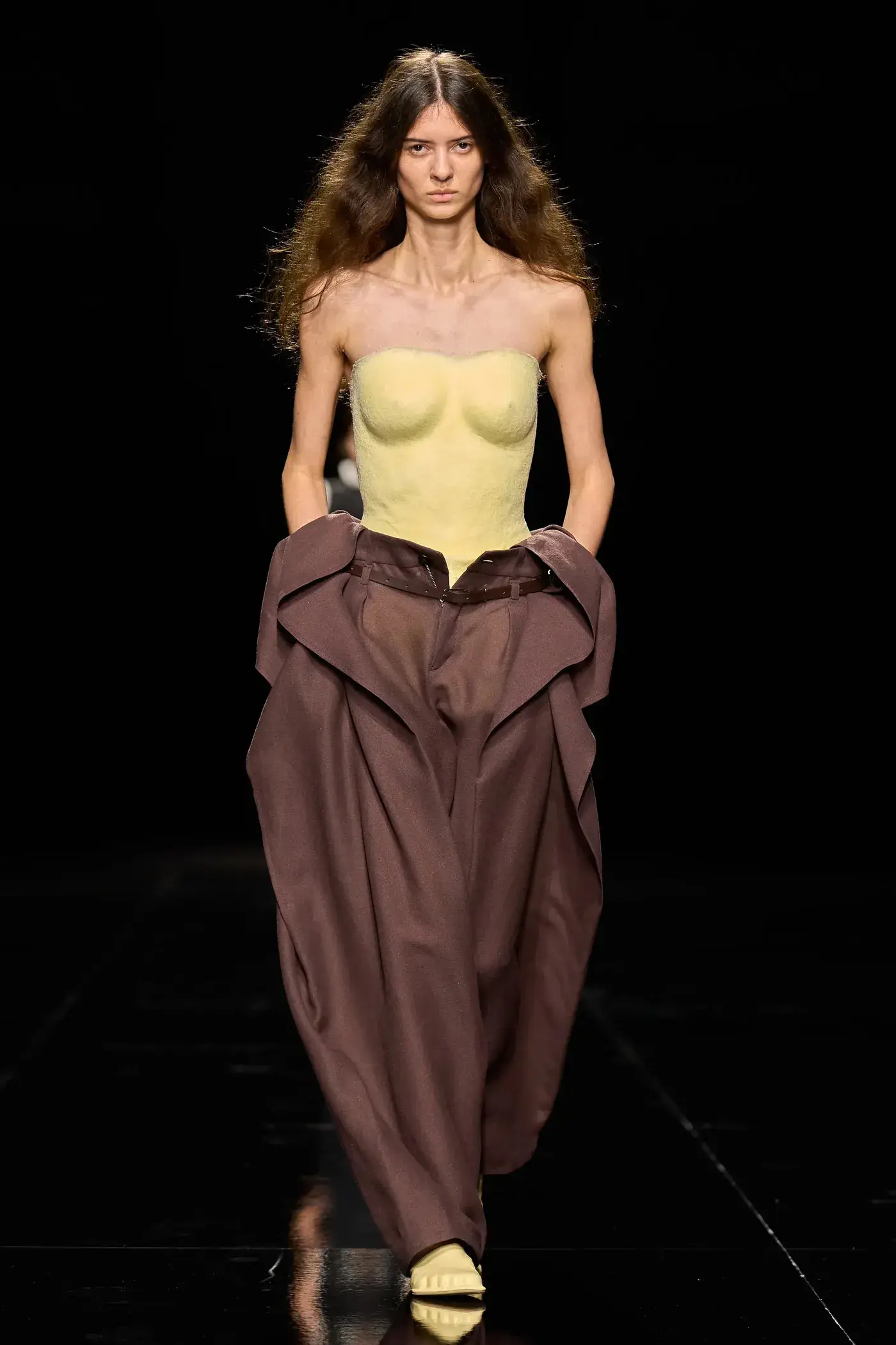 ISSEY MIYAKE SPRING SUMMER 2027 image detailing the Issey Miyake Spring Summer 2027 fashion show in Paris. (image 2 of 24)