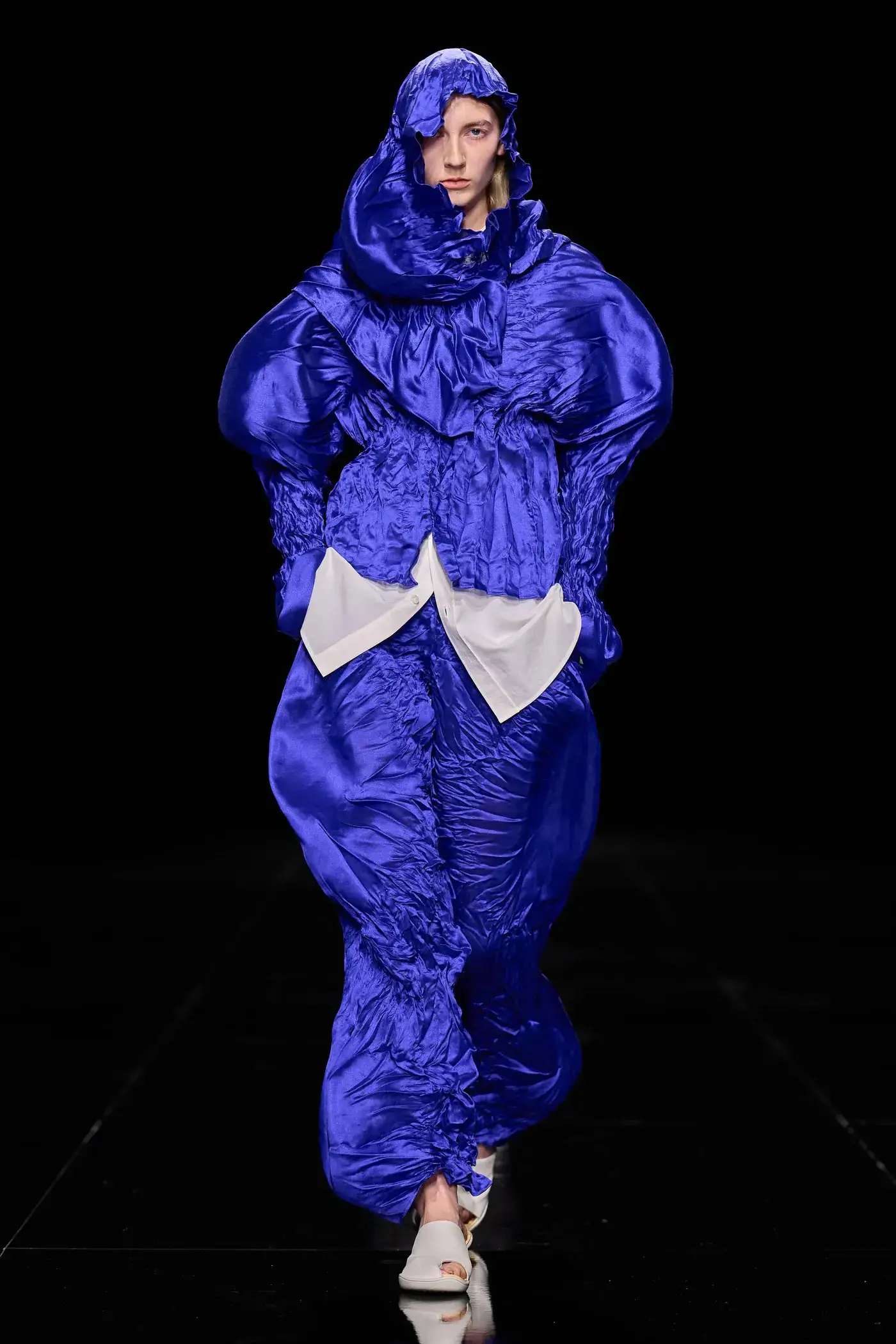 ISSEY MIYAKE SPRING SUMMER 2027 image detailing the Issey Miyake Spring Summer 2027 fashion show in Paris. (image 13 of 24)