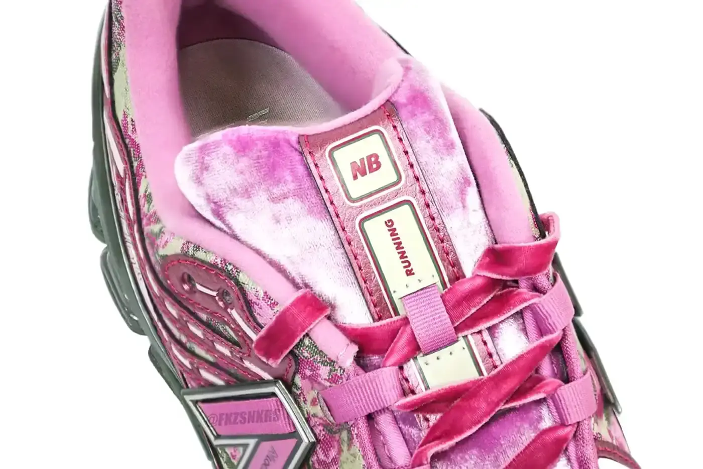 JACK HARLOW X NEW BALANCE 1906R "ROSE RUNNER" SET TO DEBUT JACK HARLOW X NEW BALANCE 1906R "ROSE RUNNER" SET TO DEBUT (image 6 of 8)