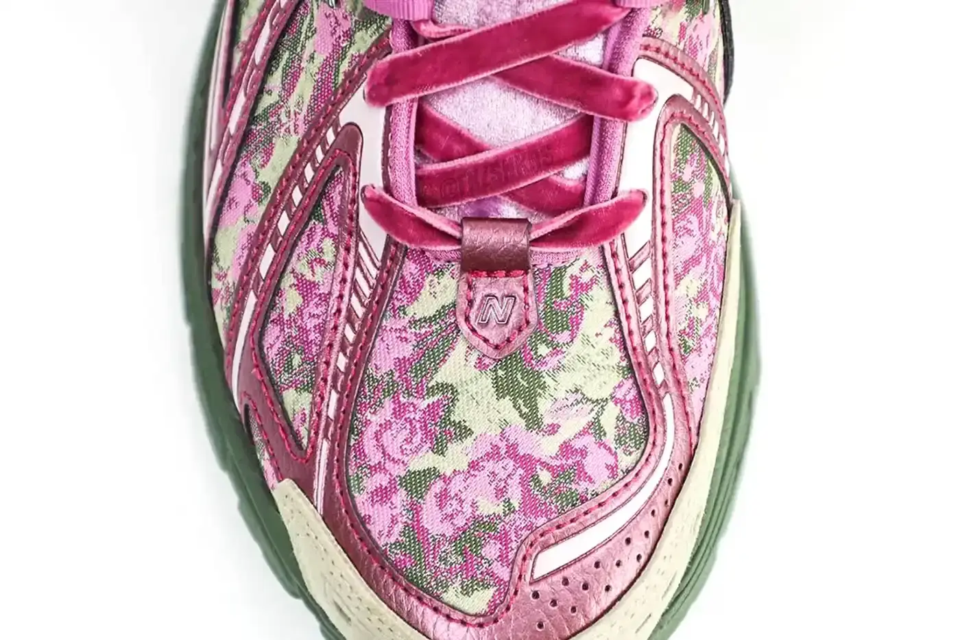 JACK HARLOW X NEW BALANCE 1906R "ROSE RUNNER" SET TO DEBUT JACK HARLOW X NEW BALANCE 1906R "ROSE RUNNER" SET TO DEBUT (image 7 of 8)