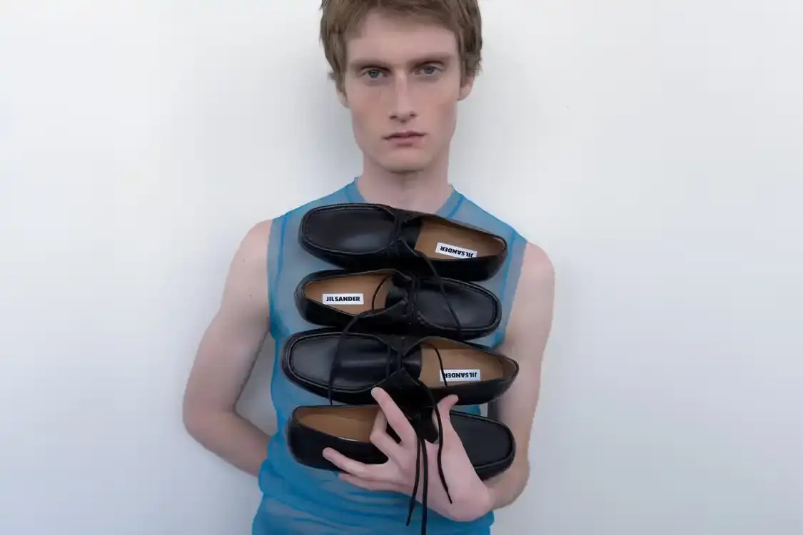 JIL SANDER RELEASES THE HOOD SHOE FOR SS26 An image detailing the design specifications, materials, and pricing of the new Jil Sander Hood shoe by Simone Bellotti.
