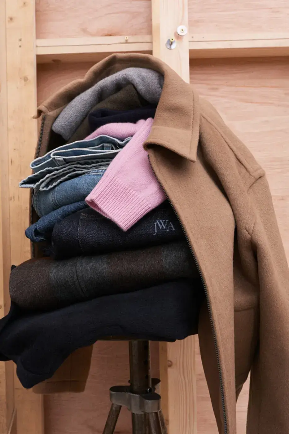 JW ANDERSON X UNIQLO FALL/WINTER 2026 ARRIVES OCTOBER 15 image describing the JW Anderson x UNIQLO Fall/Winter 2026 collection of 29 pieces, with details on outerwear, knitwear, accessories and the October 15 release. (image 19 of 20)