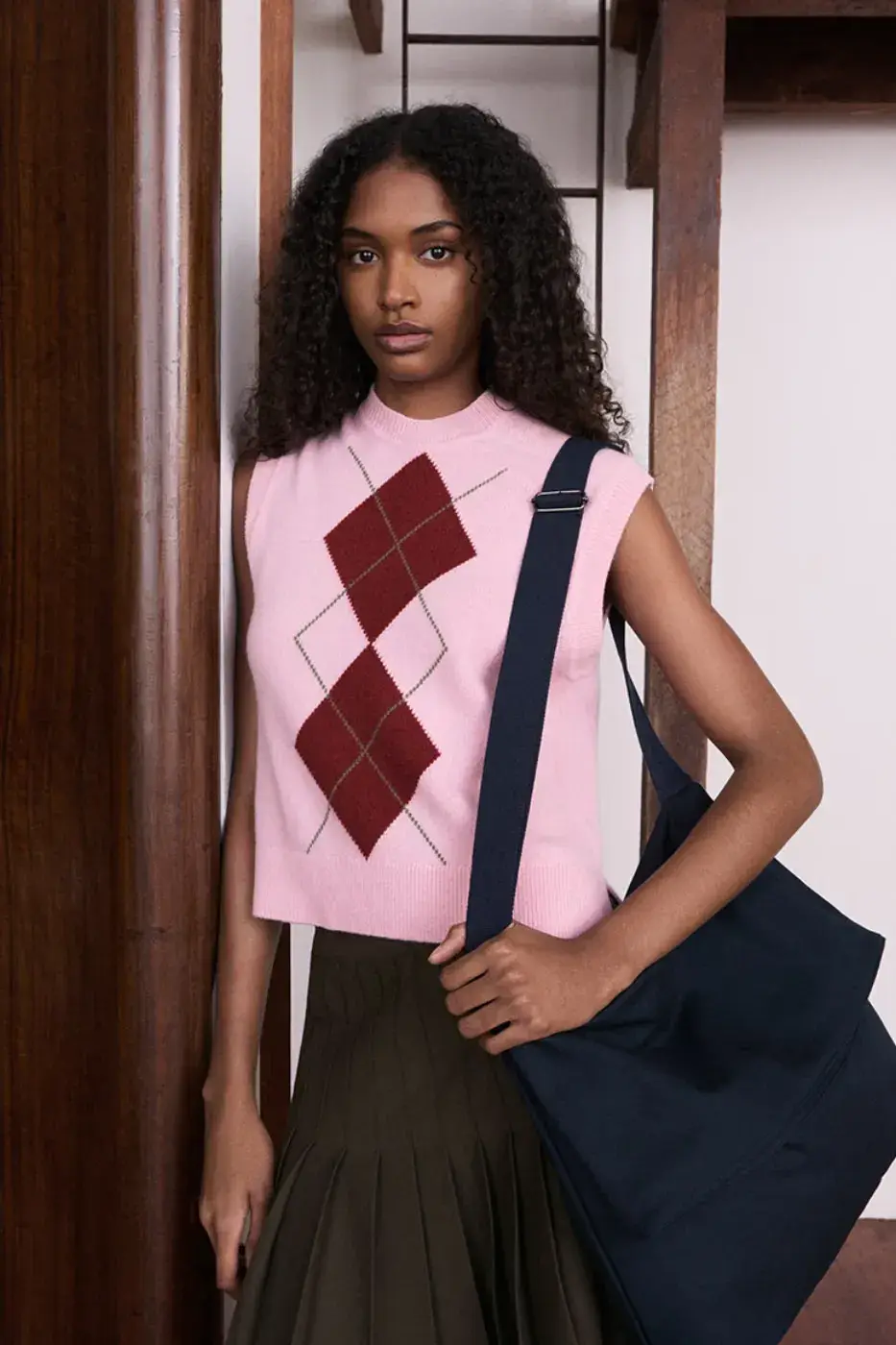 JW ANDERSON X UNIQLO FALL/WINTER 2026 ARRIVES OCTOBER 15 image describing the JW Anderson x UNIQLO Fall/Winter 2026 collection of 29 pieces, with details on outerwear, knitwear, accessories and the October 15 release. (image 6 of 20)