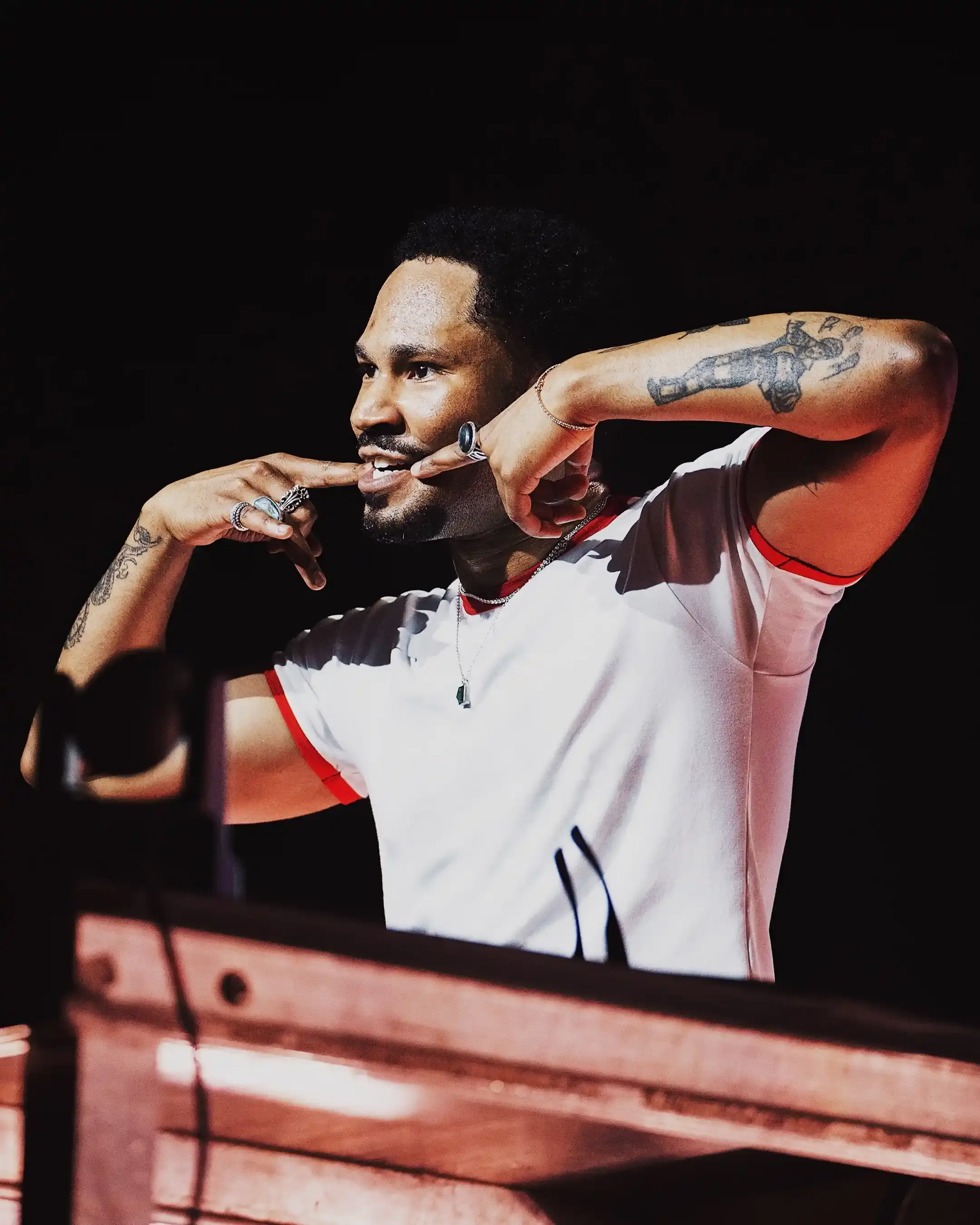KAYTRANADA: THE ECLECTIC GENIUS Photo of Haitian-Canadian producer Kaytranada, chronicling his rise from SoundCloud remixes to Grammy-winning artist. It details his musical style, major career milestones including his debut album "99.9%" and follow-up "BUBBA," his iconic Boiler Room performance, and his impact on electronic music culture. The article concludes with mentions of his current European tour and recent Milan performance. Content is structured chronologically with clear paragraphs describing his career development, musical innovations, and cultural significance.