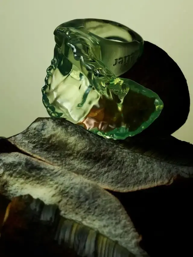 LA MANSO AND TETIER RELEASE SECOND JEWELRY COLLECTION image Details the second jewelry collaboration between brands La Manso and Tetier launching in the spring of 2026. (image 6 of 8)