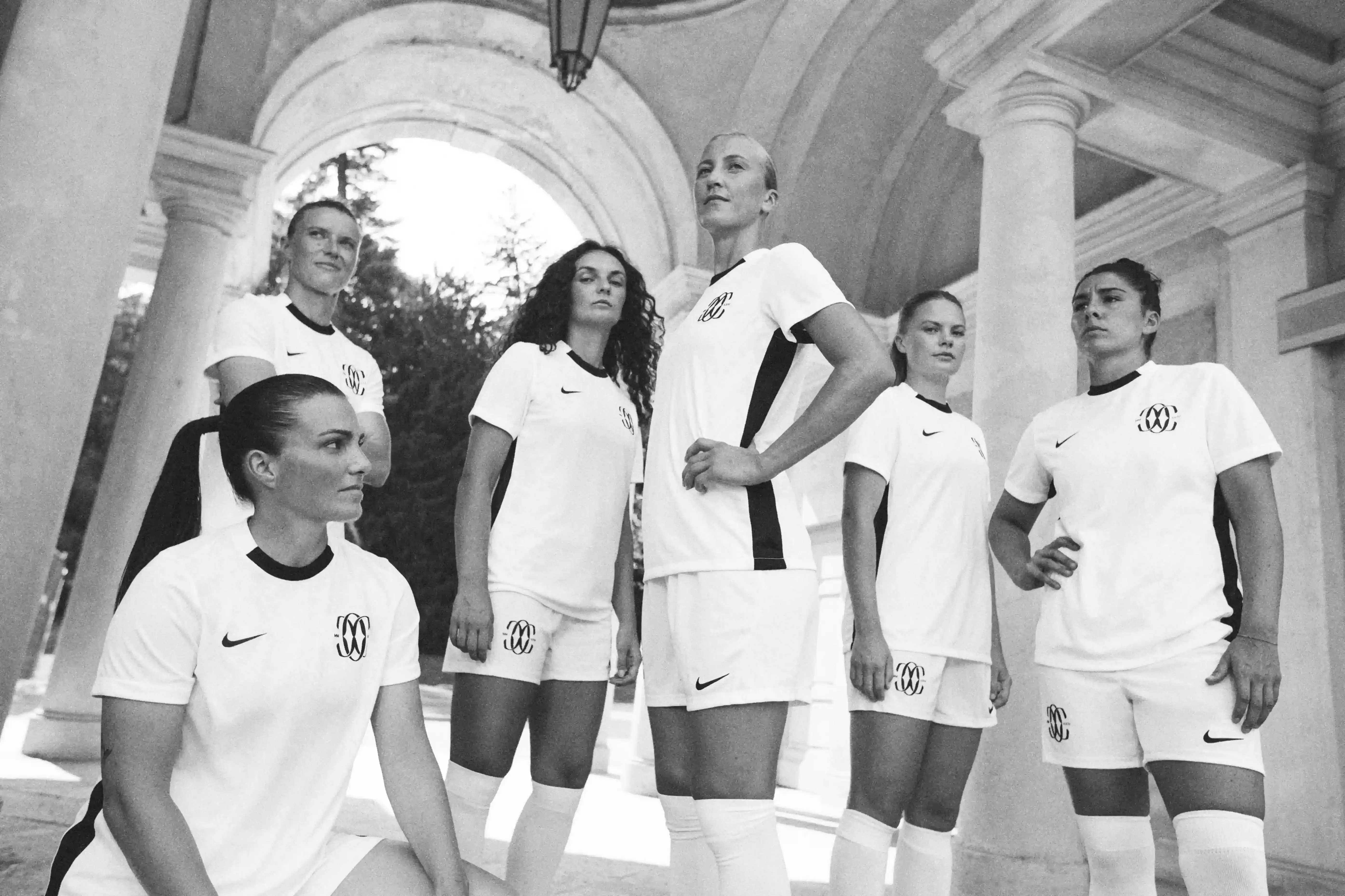 LAKE COMO'S FINEST: F.C. COMO WOMEN UNVEIL STRIKING NEW KITS LAKE COMO'S FINEST: F.C. COMO WOMEN UNVEIL STRIKING NEW KITS (image 5 of 8)